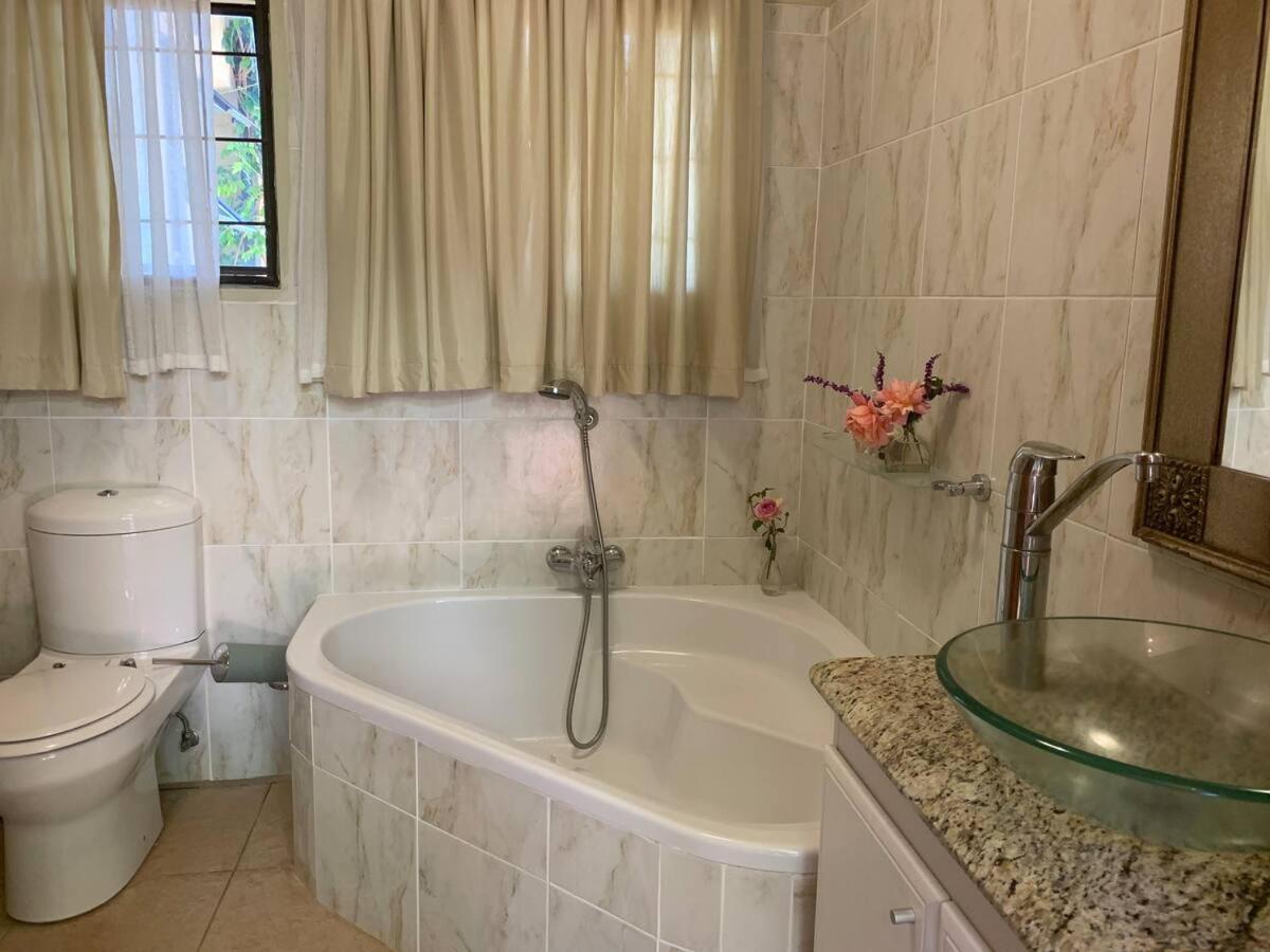 Mountain Rose Guesthouse Louis Trichardt Eksteriør billede